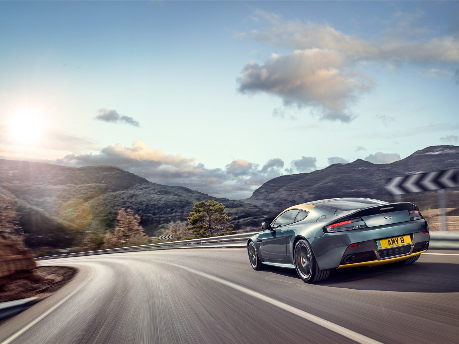 Aston Martin V8 Vantage N430 2015